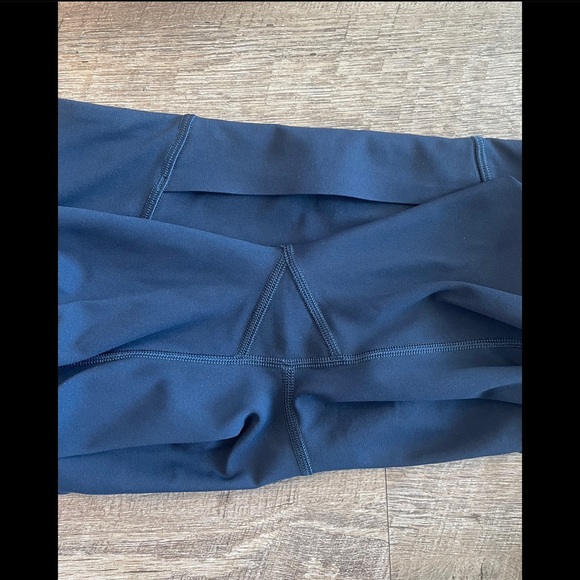 Lululemon Time to Sweat Crop 23” - Picture 3 of 5